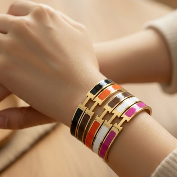 Elegant Medium Width Gold and White Bracelet - Picture 2 of 3